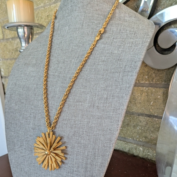 Vintage Monet ☀️ Sunburst Starburst Medallion Necklace - Picture 8 of 16